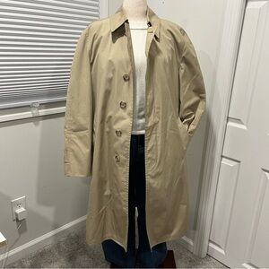 Vintage London Fog Maincoats, Lined Trench Coat in Khaki, Men's Med/Women's Lrg
